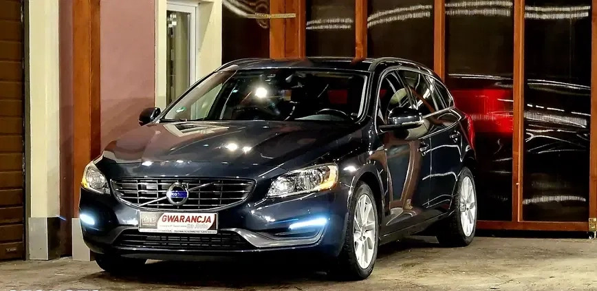 Volvo V60 cena 37999 przebieg: 200000, rok produkcji 2013 z Gąbin małe 562